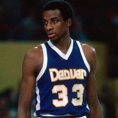 国安惨败越南夜， 邵佳一当场黑脸， 两大国脚恐遭永久除名！（国安不敌越南之夜，邵佳一当场黑脸，两名国脚或遭永久除名）