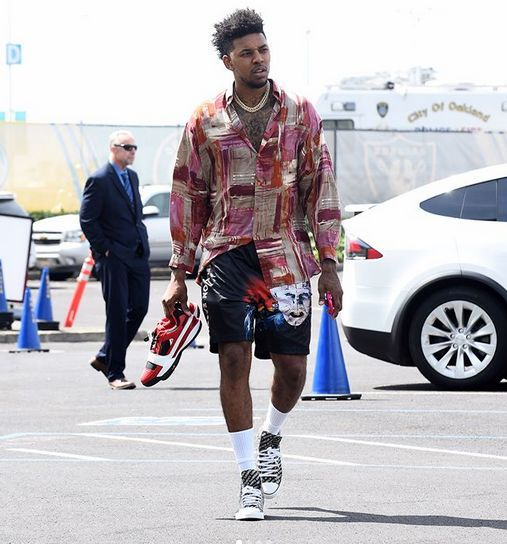 3C：退役三天前我和莱万说不想再为任何球队踢球，除非是巴萨（3C：退役前三天我告诉莱万：除非巴萨，否则不再为任何球队出场）