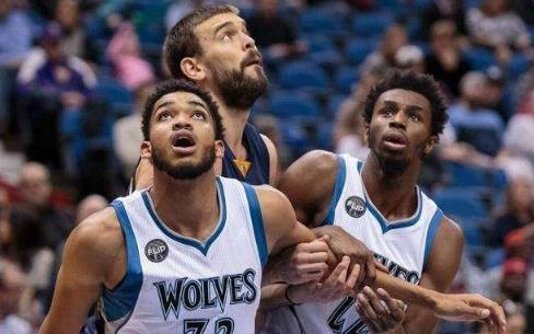 决战星期四：懂球帝3-2绝杀阿里巴巴，云龙客串门将两次失误送礼（周四对决：懂球帝3-2读秒绝杀阿里巴巴，云龙客串门将两度失误送礼）