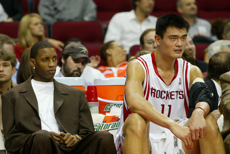 前往耶稣撒冷接受信仰理疗的阿劳霍，登上飞机 预计他今年不会回归（阿劳霍飞往耶路撒冷接受信仰理疗，预计今年无缘回归）