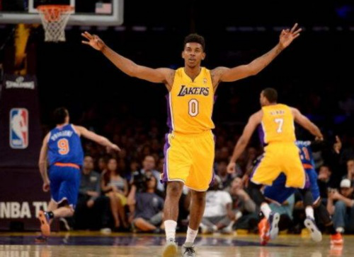 奥蓬达：我身处世界最大俱乐部之一，经历困难后为处子球高兴（奥蓬达：效力世界顶级豪门之一，走出低谷后为处子球欣喜）