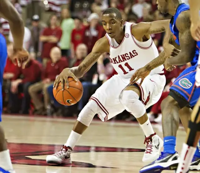 马科斯-阿隆索：祖父说迪斯蒂法诺比梅西出色，时代标准不同（马科斯-阿隆索：祖父认为迪斯蒂法诺强于梅西，各时代评判标准不同）